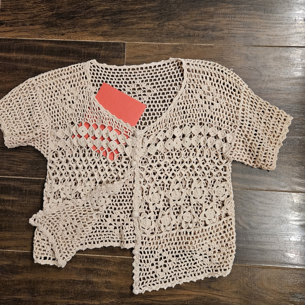 Chic Crochet Cardigan - Beige